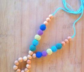 Juniper Wood Ring Breastfeeding mom necklace - Teething necklace in blue, lilac, spring yellow, green, tuorquse